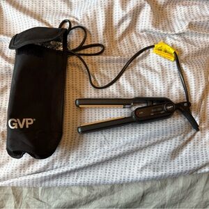GVP Black travel hair straightener- used only once